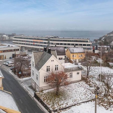 Sentrumsnaer Leilighet Med Hoy Standard Til Utleie. Fosnavåg Exterior foto