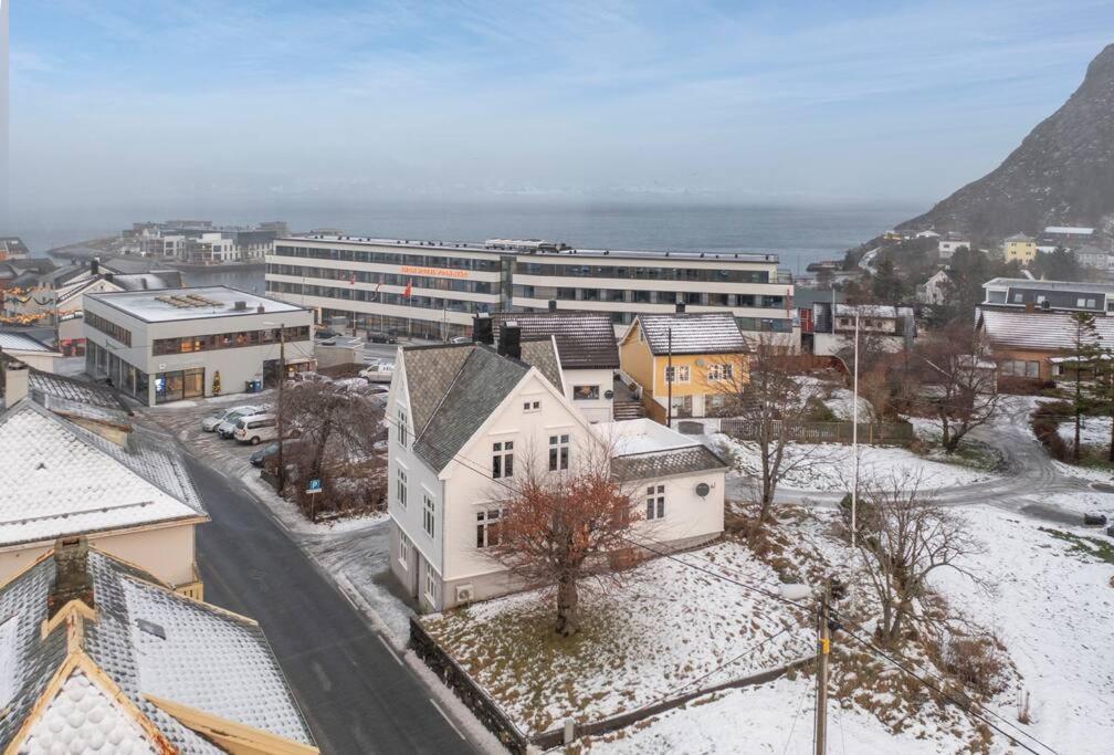 Sentrumsnaer Leilighet Med Hoy Standard Til Utleie. Fosnavåg Exterior foto